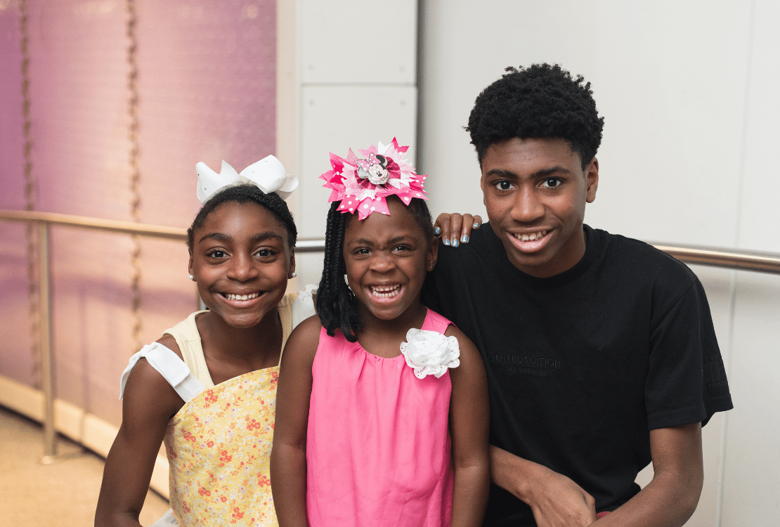 Elijah, London & Shyvi’A, 6812-4